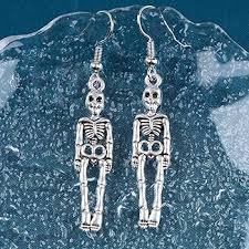 Pendientes Esqueleto Colgantes: Un Toque Macabro y Chic