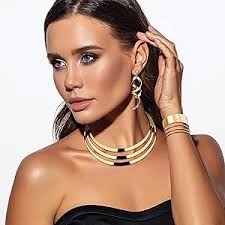 Elegancia y Estilo con la Gargantilla LOLIAS