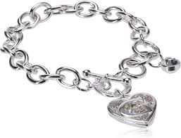 Pulsera Guess Mujer: Elegancia y Estilo con Logotipo de Eslabones en Forma de Corazón
