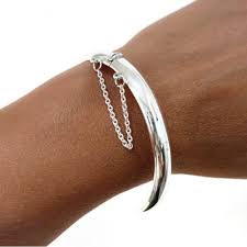 Pulsera de Plata Atemporal: Elegancia y Versatilidad