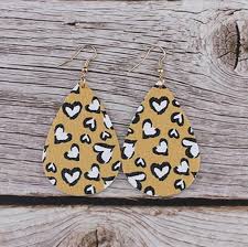 Pendientes Color Mostaza: Elegancia y Estilo